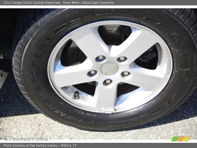 Stone White / Black/Light Graystone 2011 Dodge Grand Caravan Mainstreet