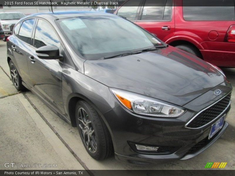 Magnetic Metallic / Charcoal Black 2015 Ford Focus SE Hatchback