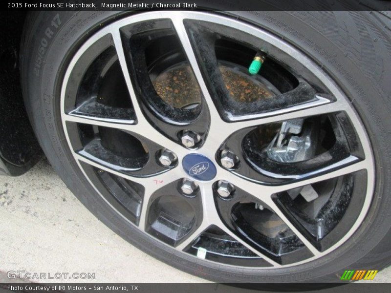 Magnetic Metallic / Charcoal Black 2015 Ford Focus SE Hatchback