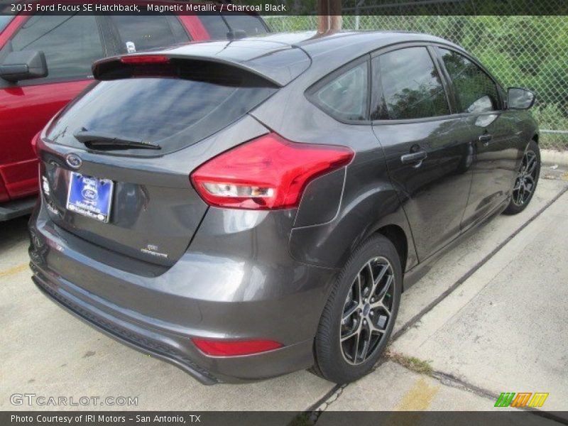 Magnetic Metallic / Charcoal Black 2015 Ford Focus SE Hatchback