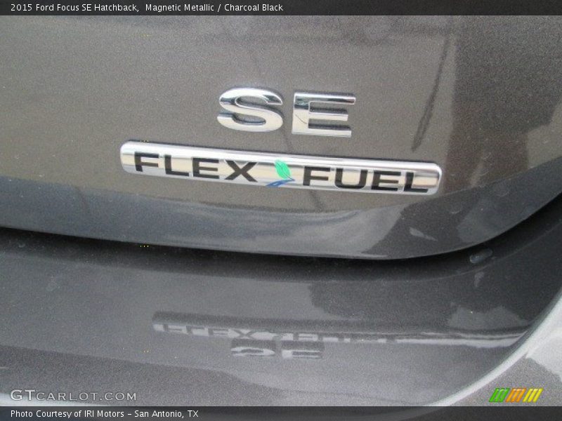 Magnetic Metallic / Charcoal Black 2015 Ford Focus SE Hatchback