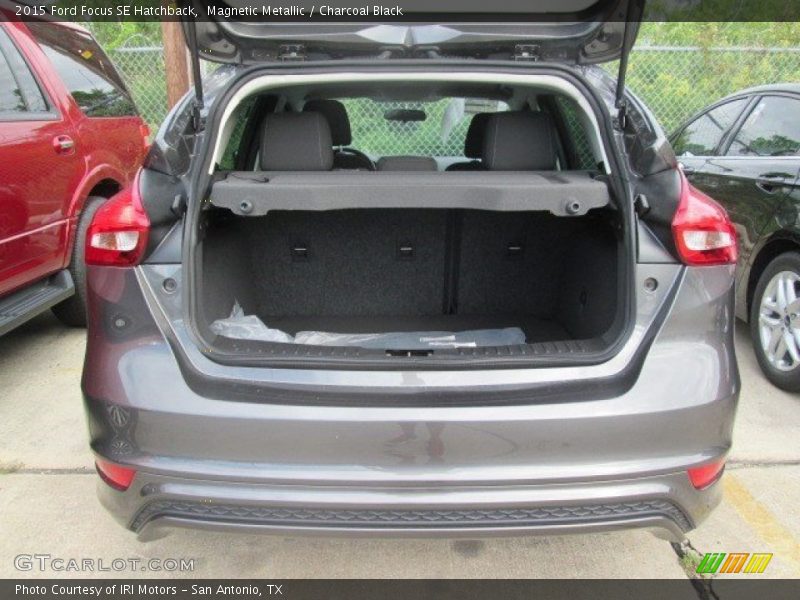 Magnetic Metallic / Charcoal Black 2015 Ford Focus SE Hatchback