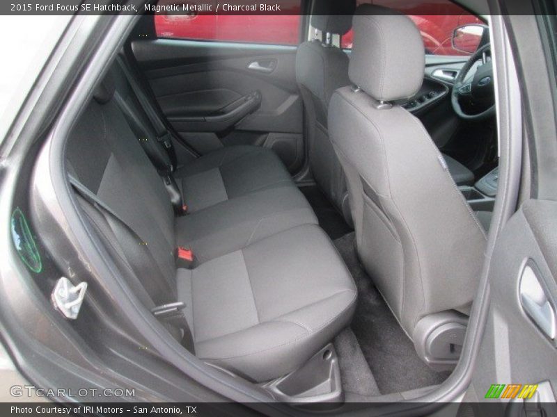Magnetic Metallic / Charcoal Black 2015 Ford Focus SE Hatchback