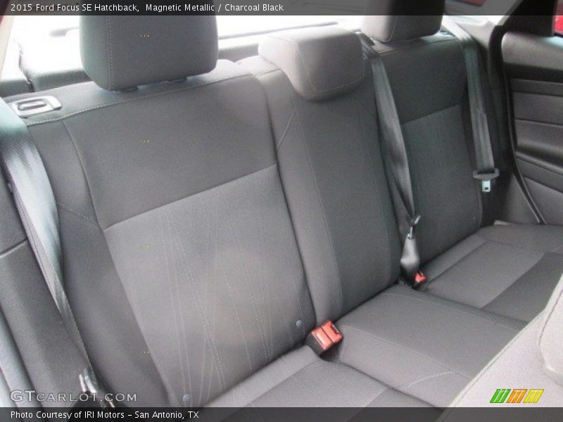 Magnetic Metallic / Charcoal Black 2015 Ford Focus SE Hatchback
