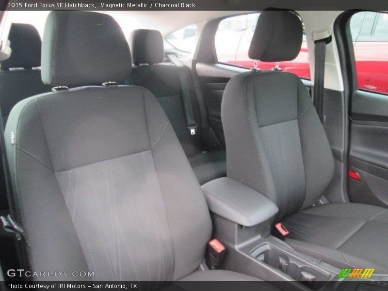 Magnetic Metallic / Charcoal Black 2015 Ford Focus SE Hatchback