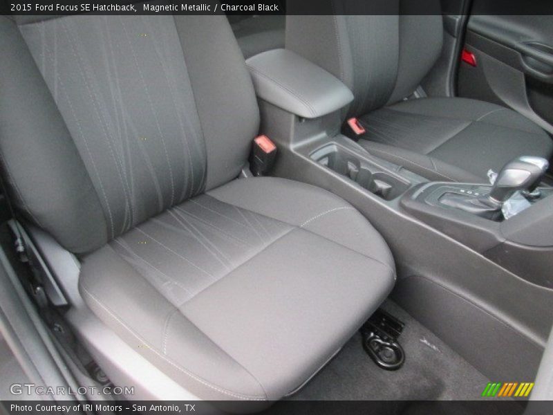 Magnetic Metallic / Charcoal Black 2015 Ford Focus SE Hatchback