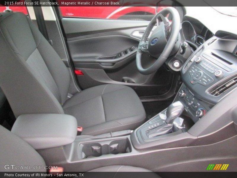 Magnetic Metallic / Charcoal Black 2015 Ford Focus SE Hatchback