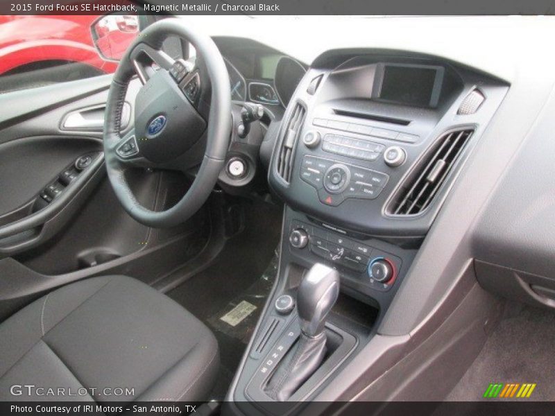Magnetic Metallic / Charcoal Black 2015 Ford Focus SE Hatchback