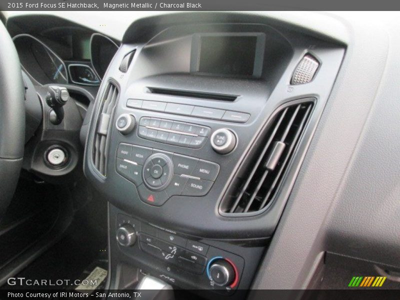 Magnetic Metallic / Charcoal Black 2015 Ford Focus SE Hatchback