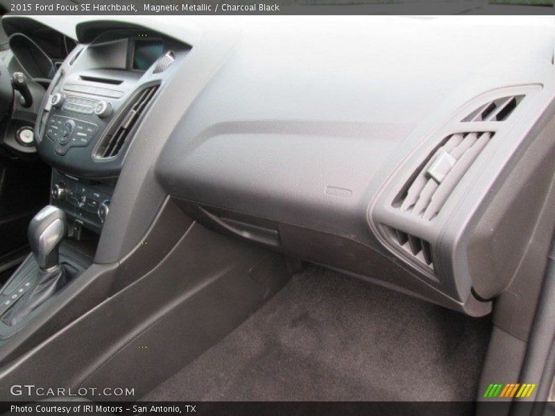 Magnetic Metallic / Charcoal Black 2015 Ford Focus SE Hatchback