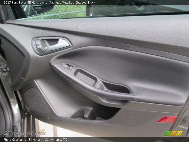 Magnetic Metallic / Charcoal Black 2015 Ford Focus SE Hatchback