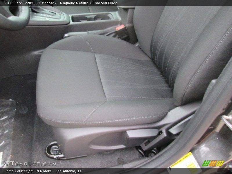 Magnetic Metallic / Charcoal Black 2015 Ford Focus SE Hatchback