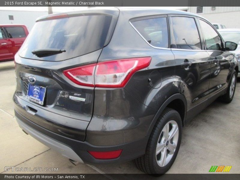 Magnetic Metallic / Charcoal Black 2015 Ford Escape SE