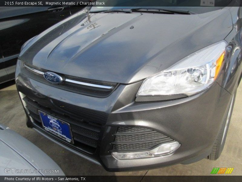 Magnetic Metallic / Charcoal Black 2015 Ford Escape SE