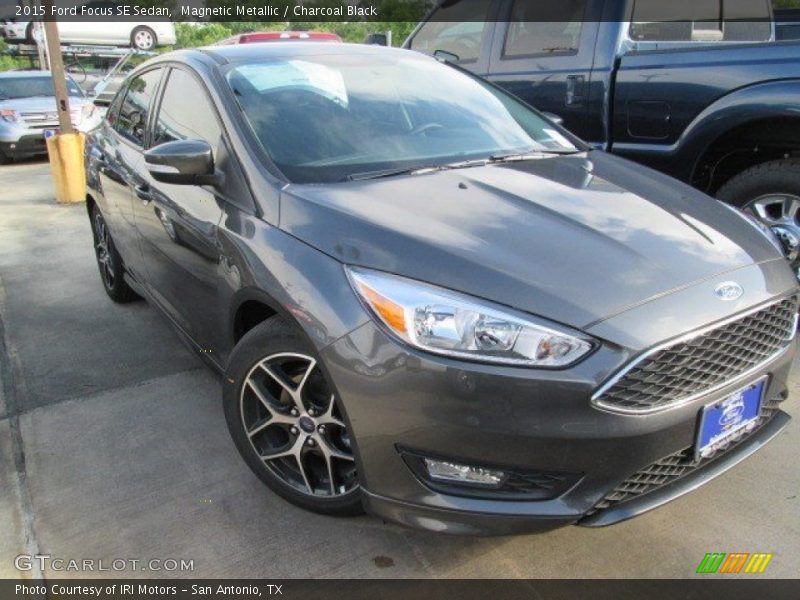Magnetic Metallic / Charcoal Black 2015 Ford Focus SE Sedan