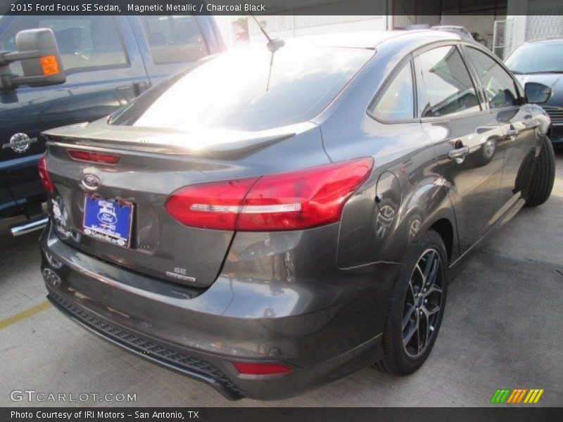 Magnetic Metallic / Charcoal Black 2015 Ford Focus SE Sedan