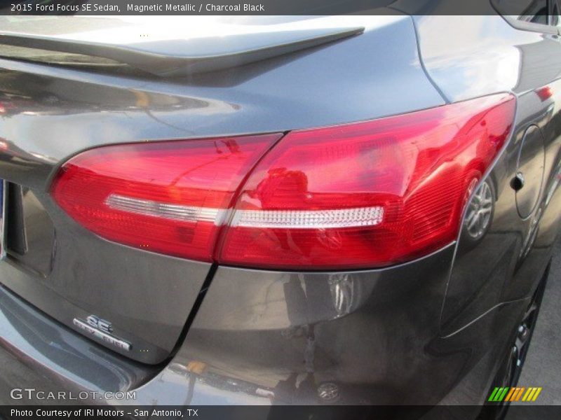 Magnetic Metallic / Charcoal Black 2015 Ford Focus SE Sedan