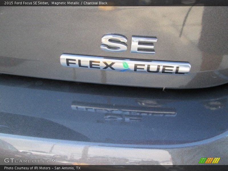 Magnetic Metallic / Charcoal Black 2015 Ford Focus SE Sedan