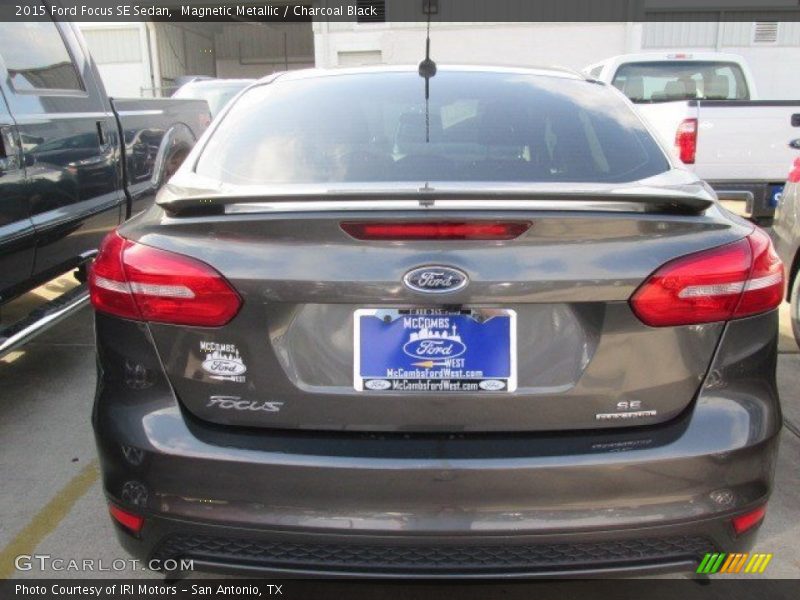 Magnetic Metallic / Charcoal Black 2015 Ford Focus SE Sedan