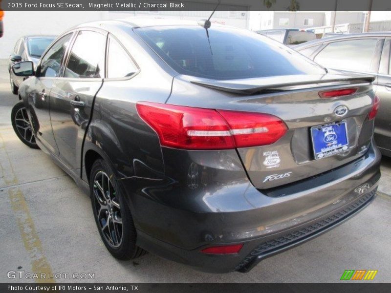 Magnetic Metallic / Charcoal Black 2015 Ford Focus SE Sedan
