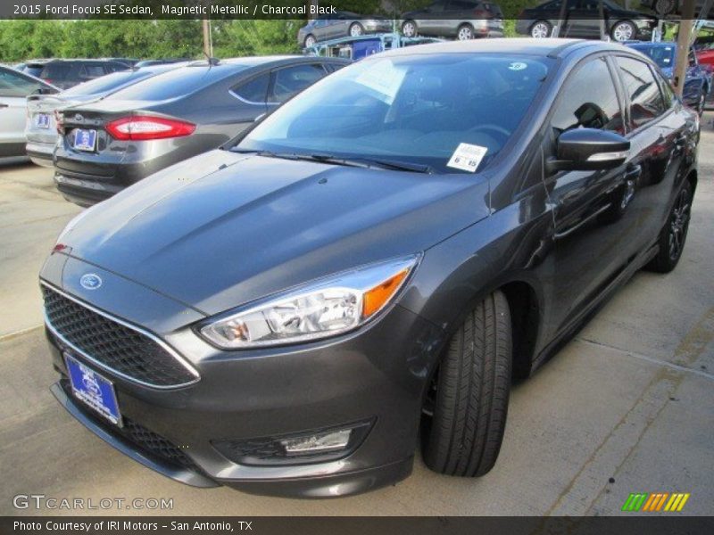 Magnetic Metallic / Charcoal Black 2015 Ford Focus SE Sedan