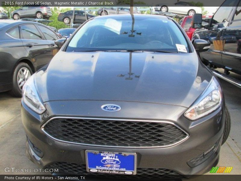 Magnetic Metallic / Charcoal Black 2015 Ford Focus SE Sedan