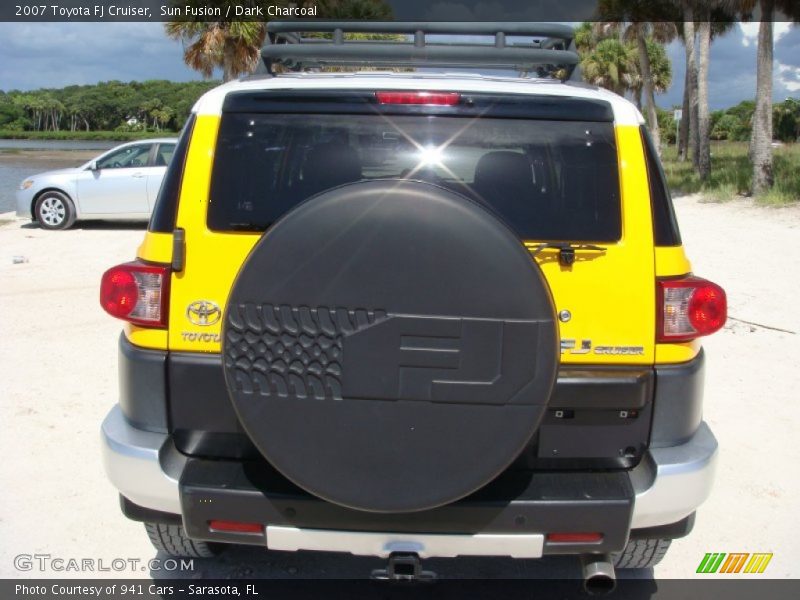 Sun Fusion / Dark Charcoal 2007 Toyota FJ Cruiser