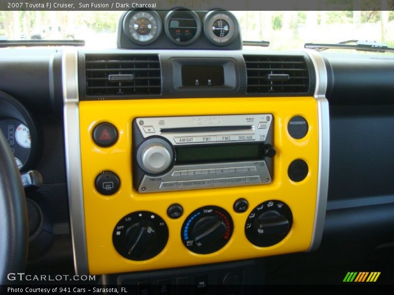 Controls of 2007 FJ Cruiser 