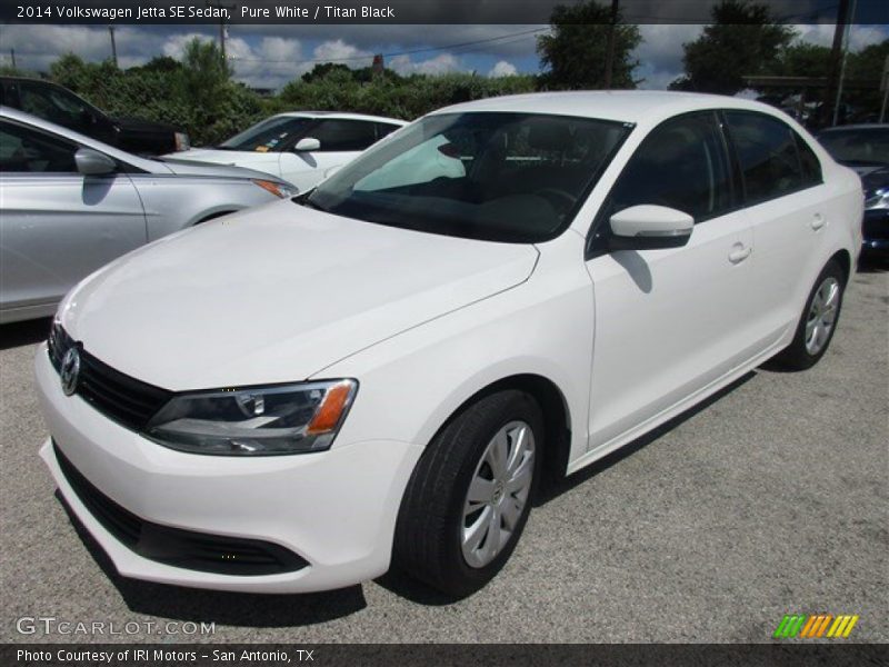 Front 3/4 View of 2014 Jetta SE Sedan
