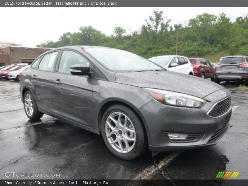 Magnetic Metallic / Charcoal Black 2015 Ford Focus SE Sedan