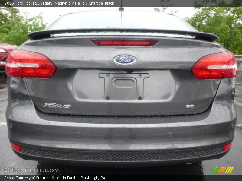 Magnetic Metallic / Charcoal Black 2015 Ford Focus SE Sedan