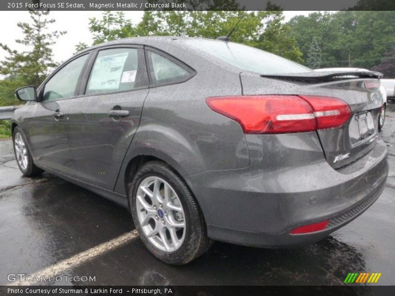 Magnetic Metallic / Charcoal Black 2015 Ford Focus SE Sedan