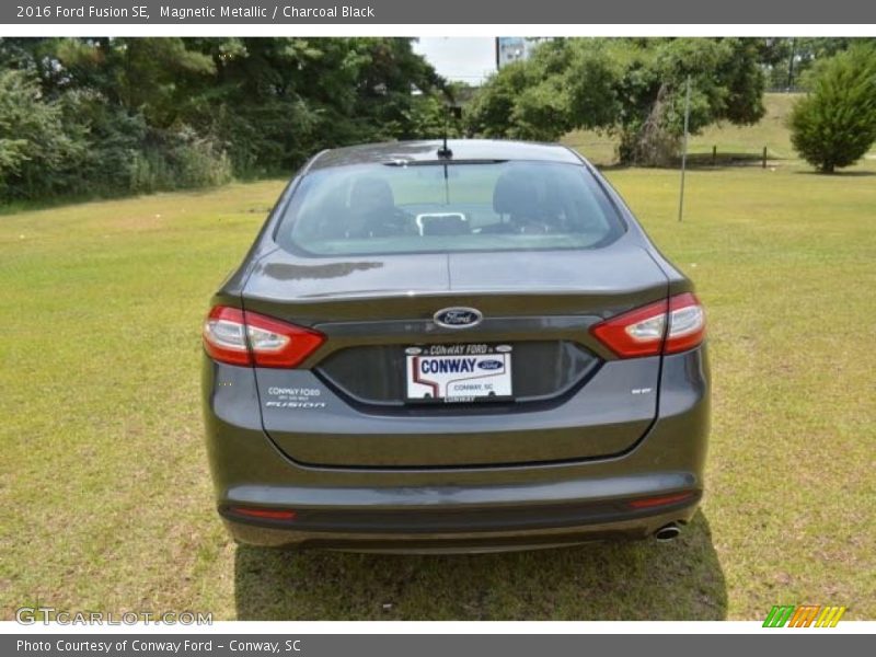 Magnetic Metallic / Charcoal Black 2016 Ford Fusion SE