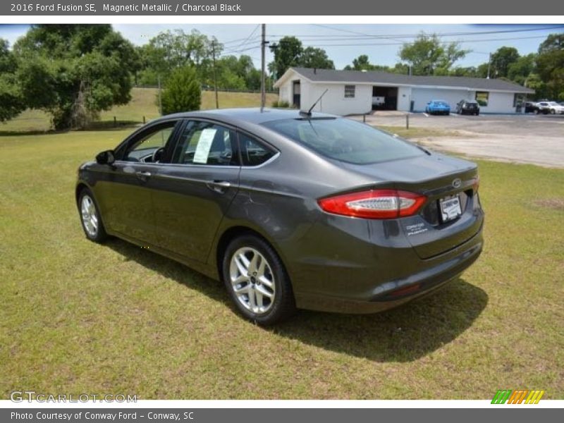 Magnetic Metallic / Charcoal Black 2016 Ford Fusion SE