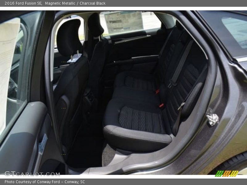 Magnetic Metallic / Charcoal Black 2016 Ford Fusion SE