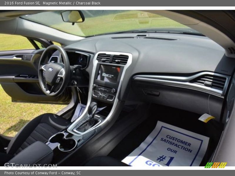 Magnetic Metallic / Charcoal Black 2016 Ford Fusion SE