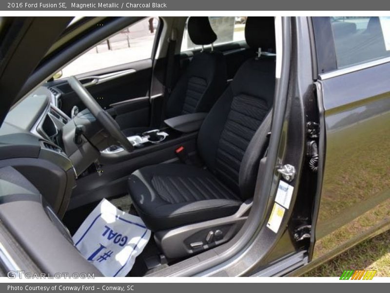 Magnetic Metallic / Charcoal Black 2016 Ford Fusion SE