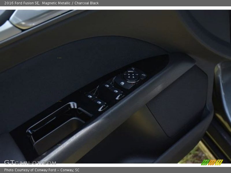 Magnetic Metallic / Charcoal Black 2016 Ford Fusion SE