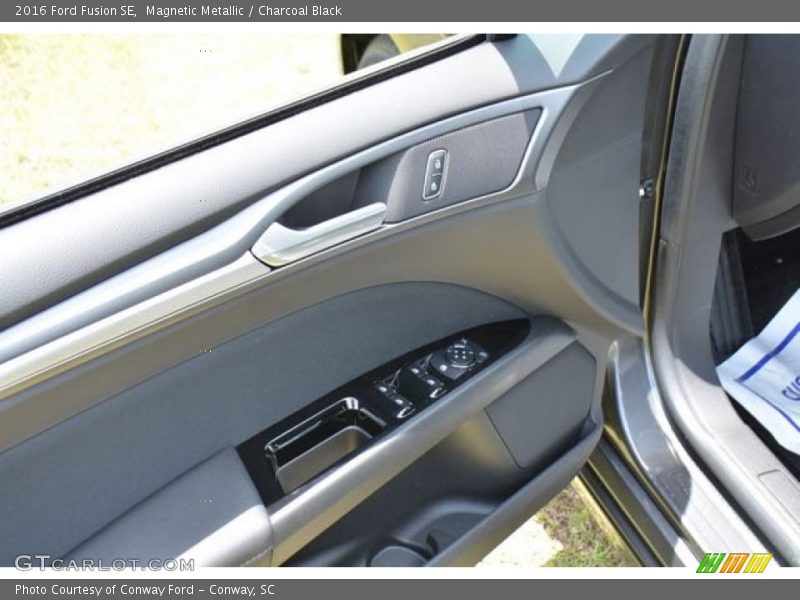 Magnetic Metallic / Charcoal Black 2016 Ford Fusion SE