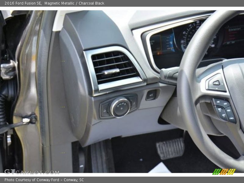 Magnetic Metallic / Charcoal Black 2016 Ford Fusion SE