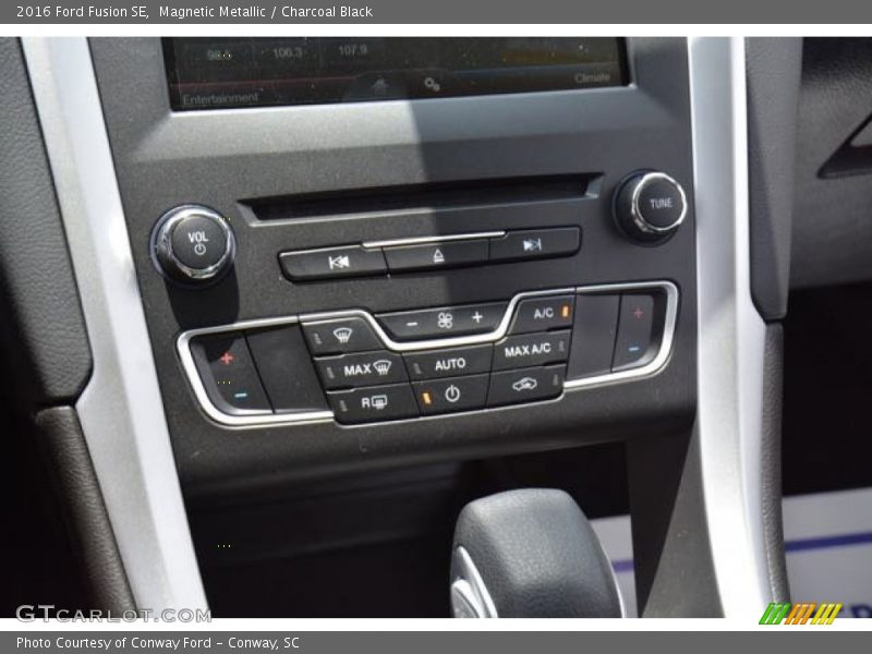 Magnetic Metallic / Charcoal Black 2016 Ford Fusion SE