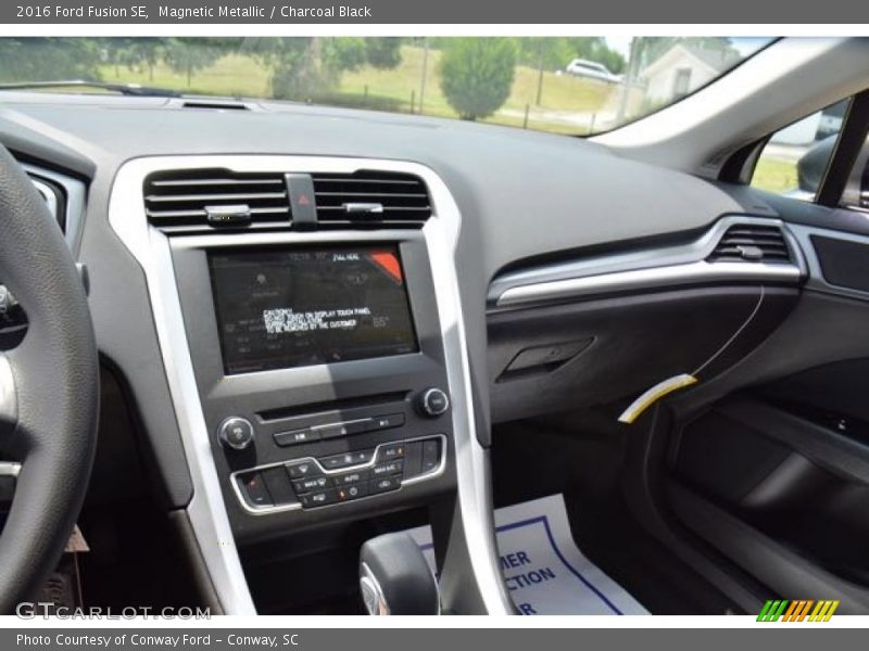 Magnetic Metallic / Charcoal Black 2016 Ford Fusion SE
