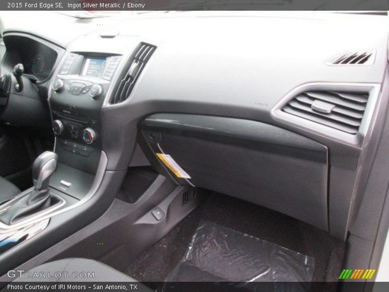 Ingot Silver Metallic / Ebony 2015 Ford Edge SE