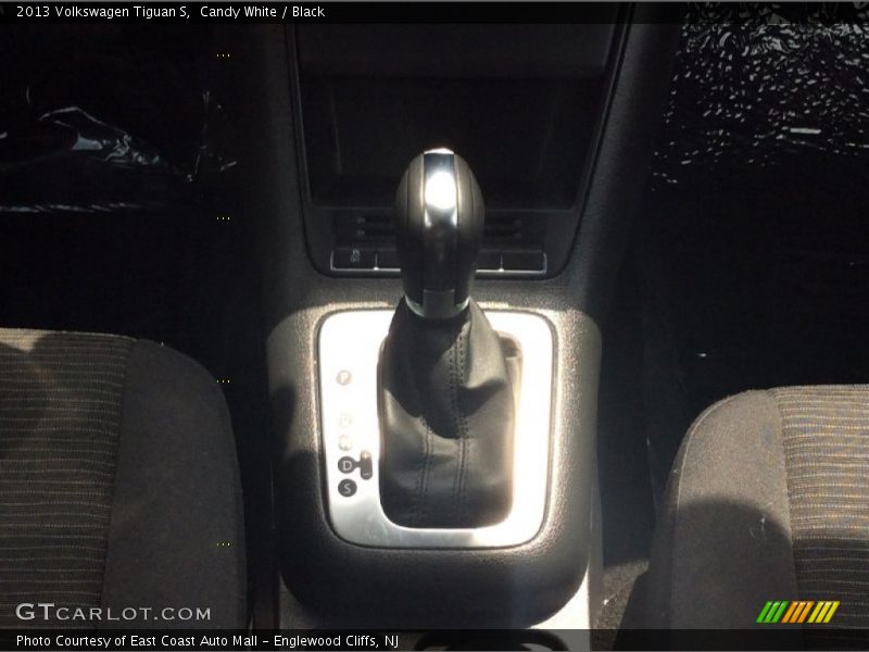 Candy White / Black 2013 Volkswagen Tiguan S