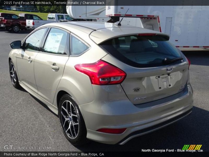 Tectonic Metallic / Charcoal Black 2015 Ford Focus SE Hatchback