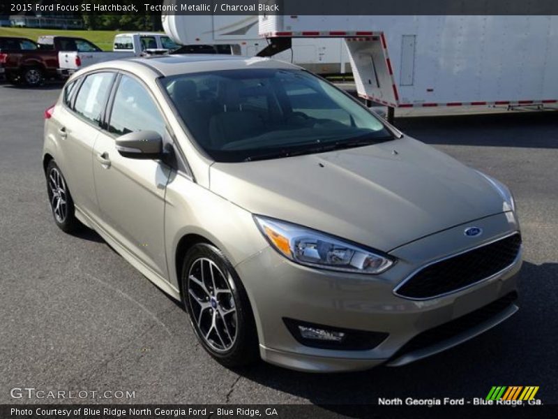 Tectonic Metallic / Charcoal Black 2015 Ford Focus SE Hatchback