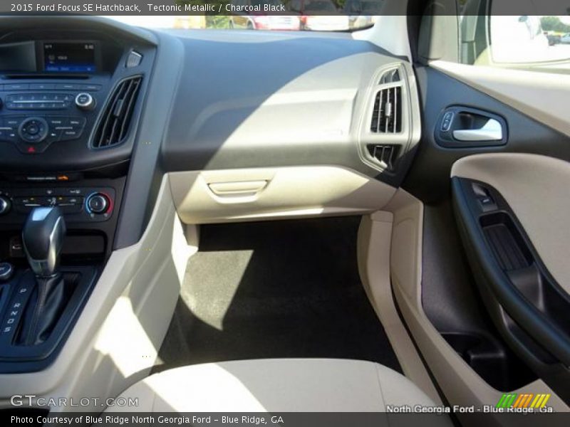 Tectonic Metallic / Charcoal Black 2015 Ford Focus SE Hatchback