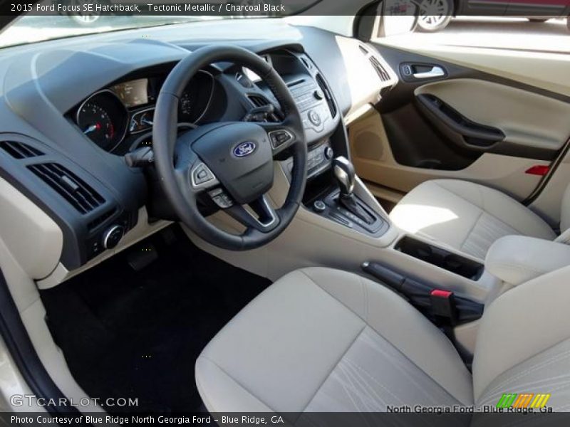 Tectonic Metallic / Charcoal Black 2015 Ford Focus SE Hatchback