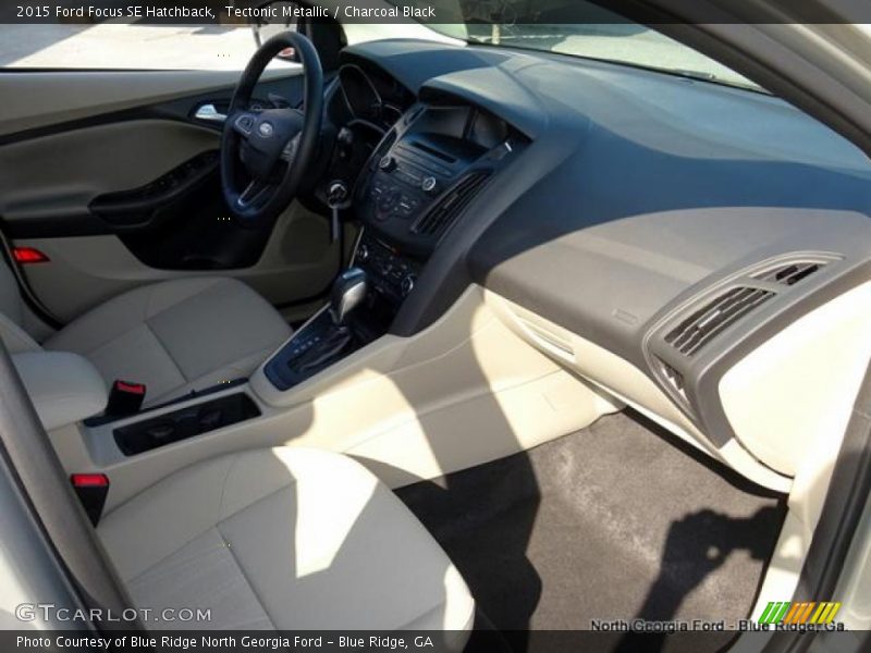 Tectonic Metallic / Charcoal Black 2015 Ford Focus SE Hatchback