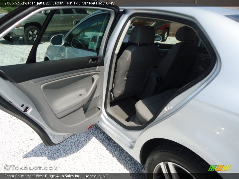 Reflex Silver Metallic / Grey 2006 Volkswagen Jetta 2.5 Sedan